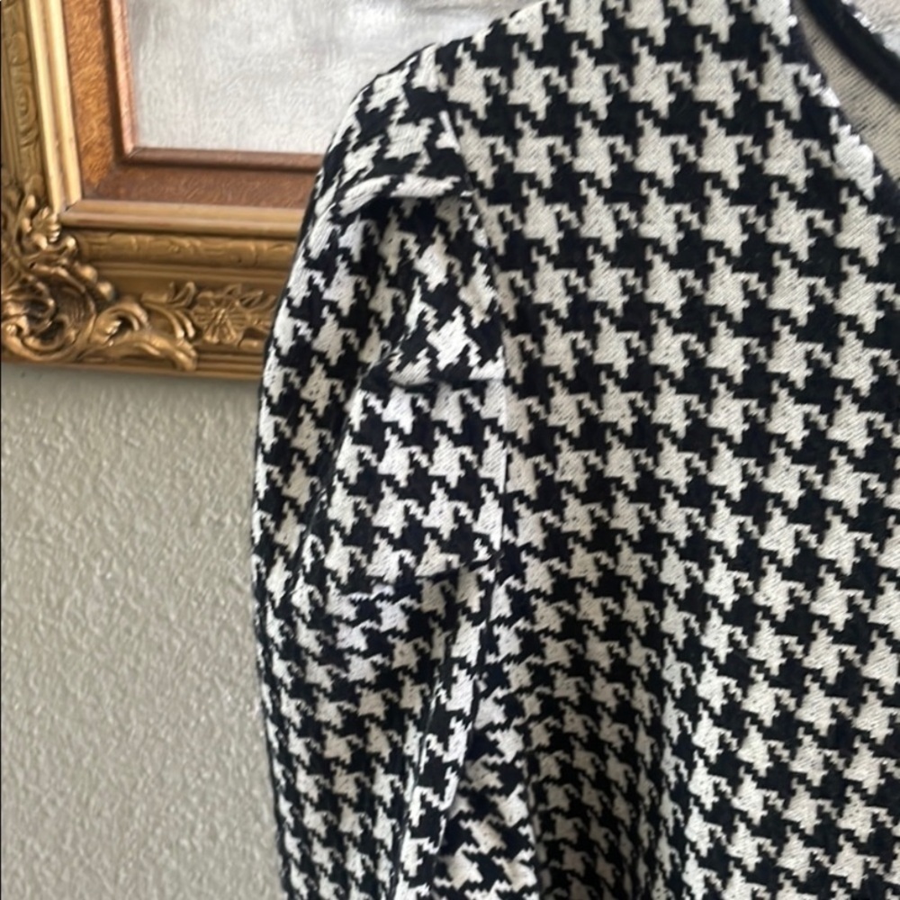 Who What Wear Black and White Houndstooth Knit Top - Picture 4 of 12